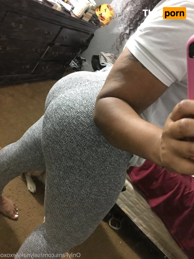 BIG BOOTY FREAK 😝 1074961