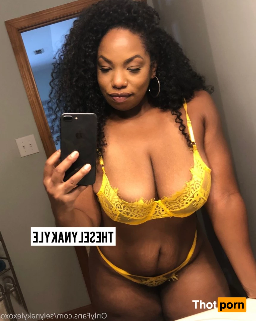 BIG BOOTY FREAK 😝 1074970