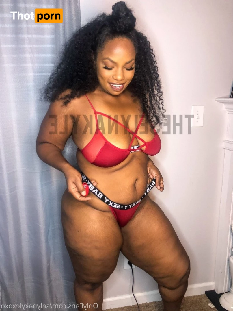 BIG BOOTY FREAK 😝 1074976