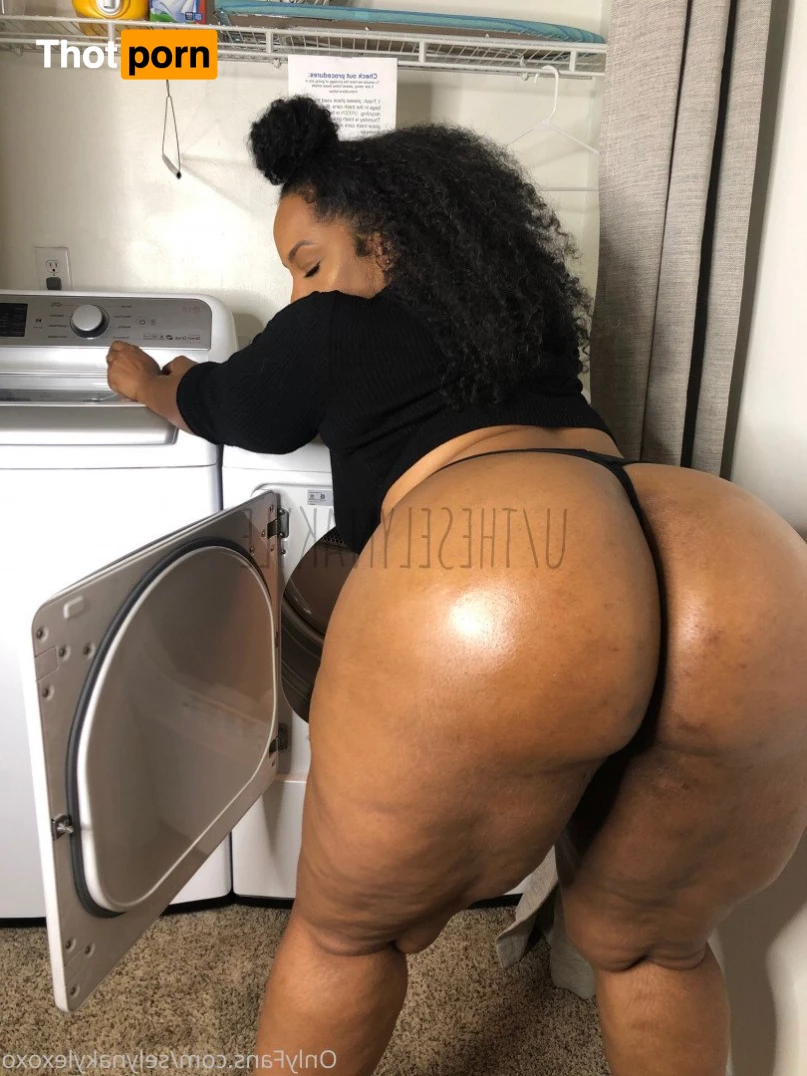 BIG BOOTY FREAK 😝 1074979