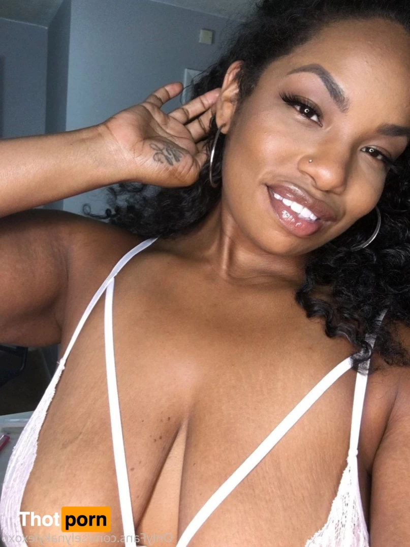 BIG BOOTY FREAK 😝 1074983