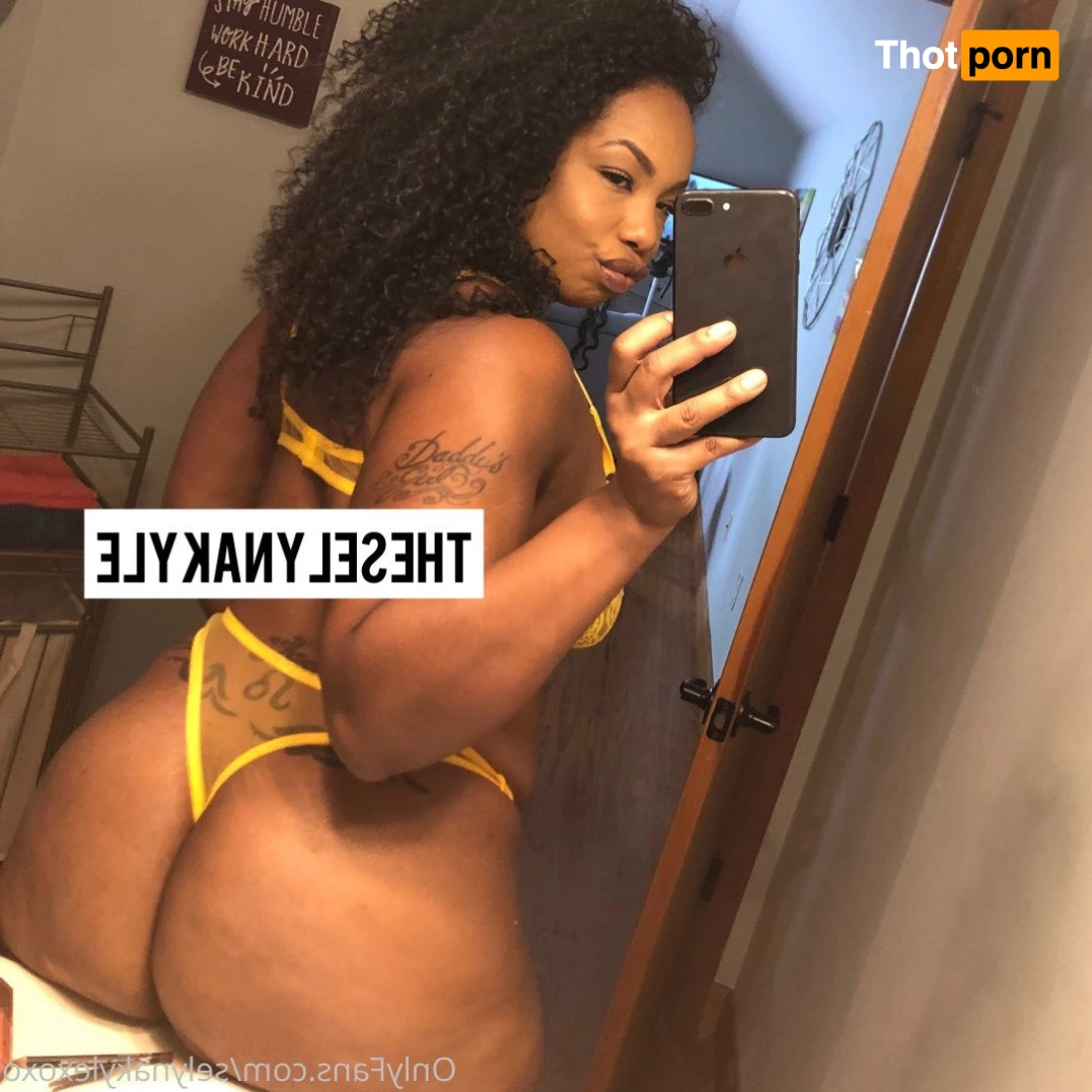 BIG BOOTY FREAK 😝 1074988