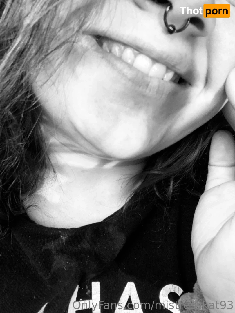 mistresskat93 16577106