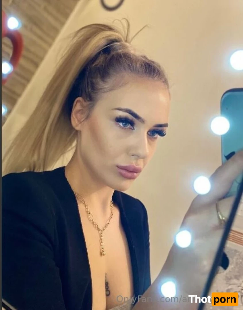 anna_millerr 16579447