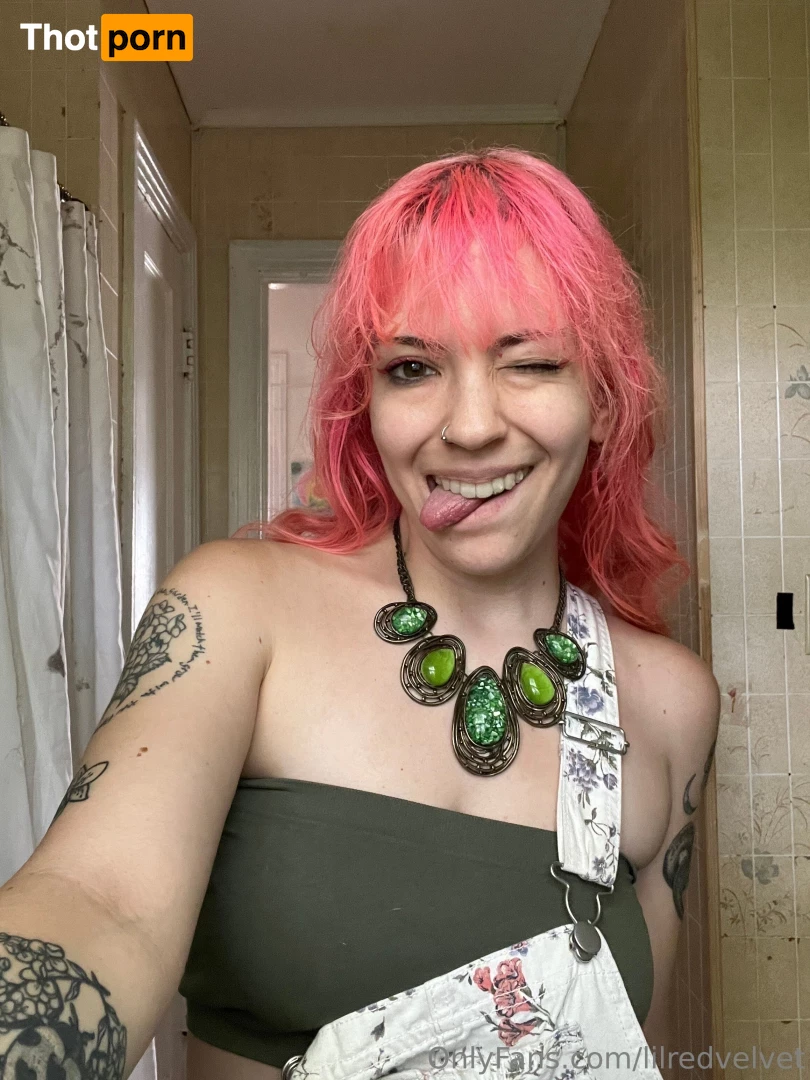 lilredvelvet 16581844