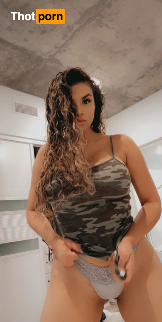 Michaela 6186105