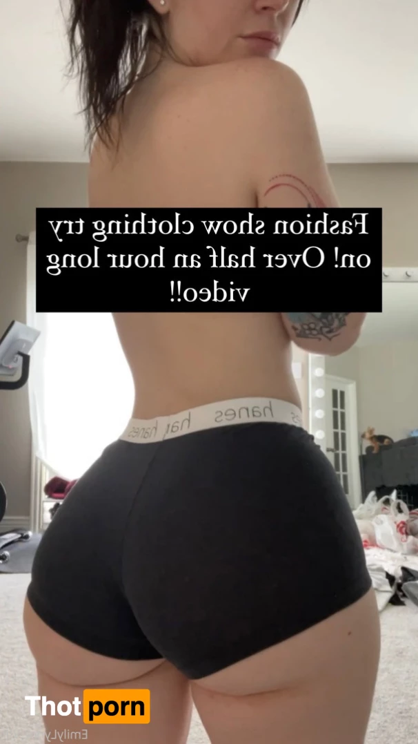 Emily Lynne 🍑 9888795