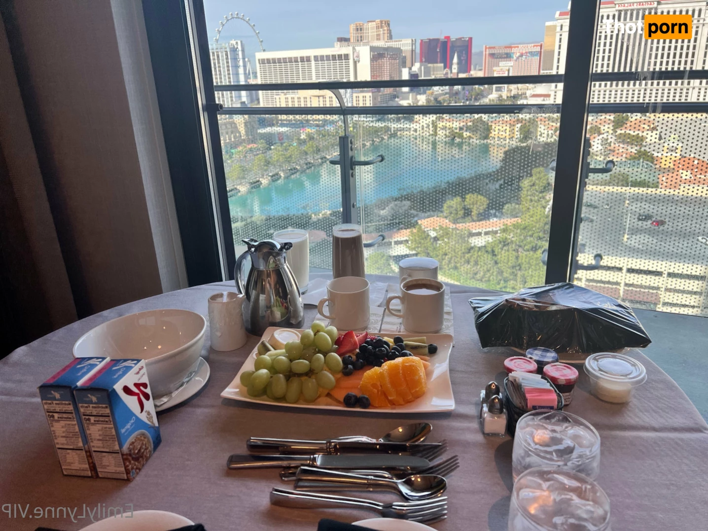 Emily Lynne 🍑 9888974