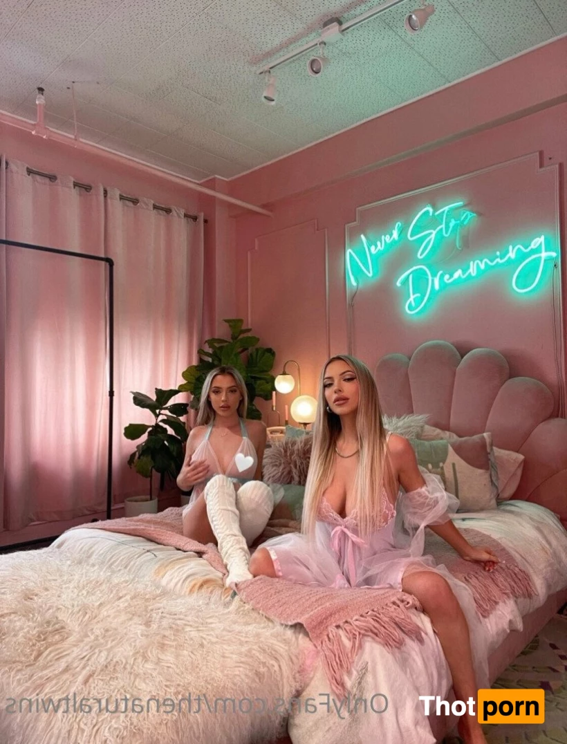 THE NATURAL TWINS 🤩🔥 4433525