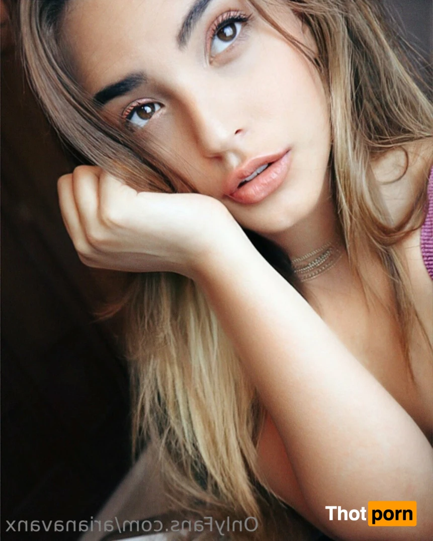 Ariana Van X 15099812