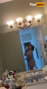 1902136