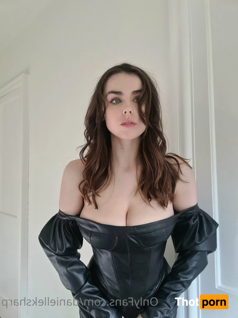 Danielle Sharp 1563778