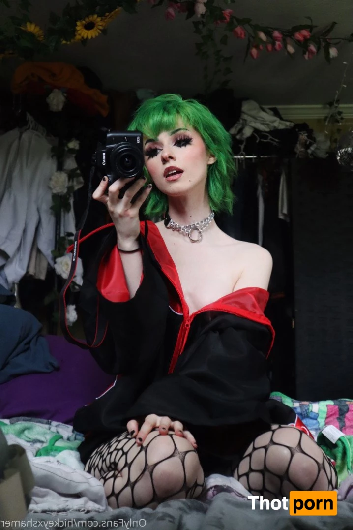 hickey shamer 🖤 1589645