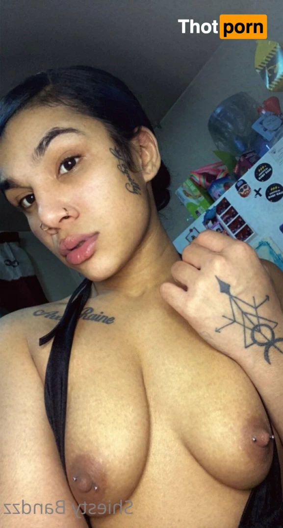 OuuthatsMara 1745896