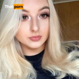 Scarlett 🧘🏻‍♀️ tiny🐱