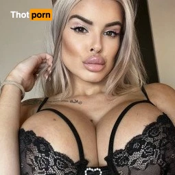 HOT BARBIE DOLL👩🏼🐰