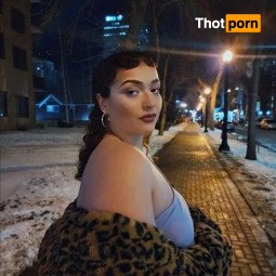 • 𝕼𝖚𝖊𝖊𝖓 •