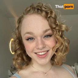 Sarah Calanthe Curvy Cock Tease 😈