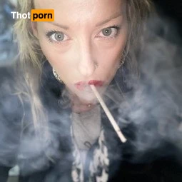 SmokingQueenAlinaClips