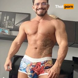 🧜🏽‍♂️ Tritón 🔱