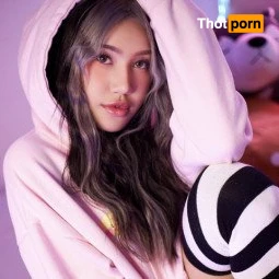 Scarlett 🐝 (Free)