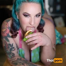 Laur the Kinky Baker