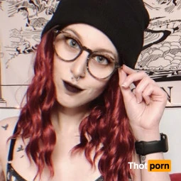 SLIMTHICK GOTH BABE 🥵 FREE