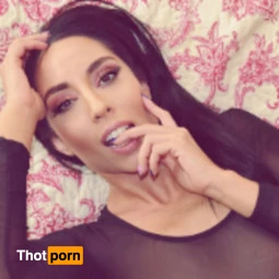 Lolo in Nylons – FREE