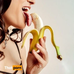 Big tongue daddy's girl and JOI queen 🥵🧸