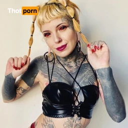 𝔐𝔞𝔯𝔦 ℨ𝔬𝔪𝔟𝔦𝔢 †